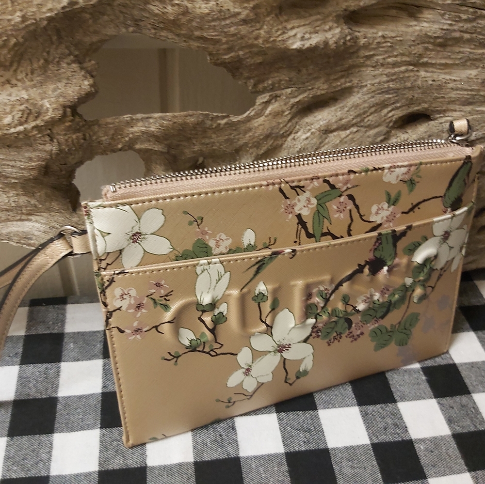 Guess Night Out Wallet/ Cluch